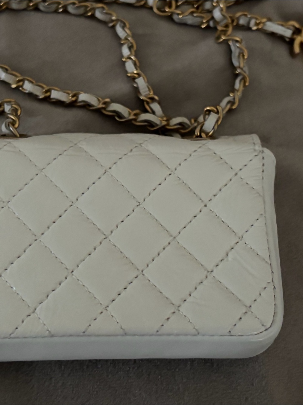 CHANEL White Quilted Mini Chain Belt Wallet with Gold CC Hardware - Picture 11 of 16